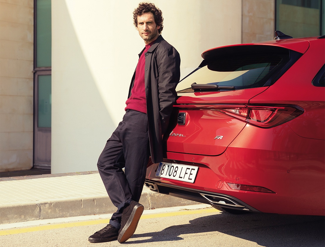 family around the new seat leon  desire red colour